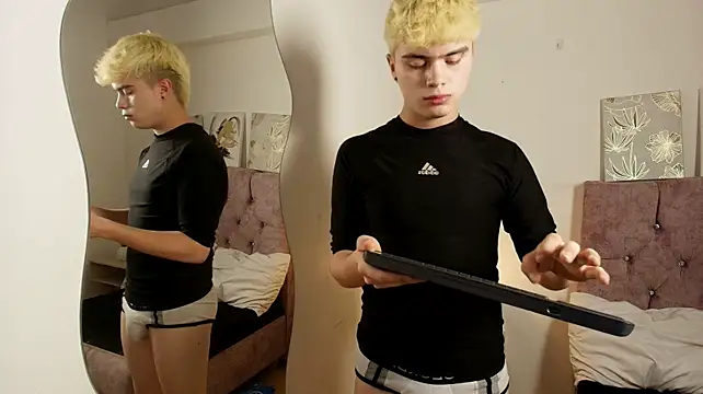 Ian_Stone Adlı Modelin Canlı XXX Sohbeti