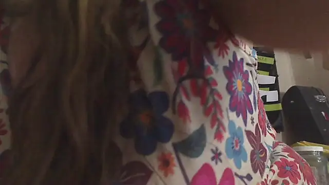 Chat +18 de Ireallysquirt ao vivo