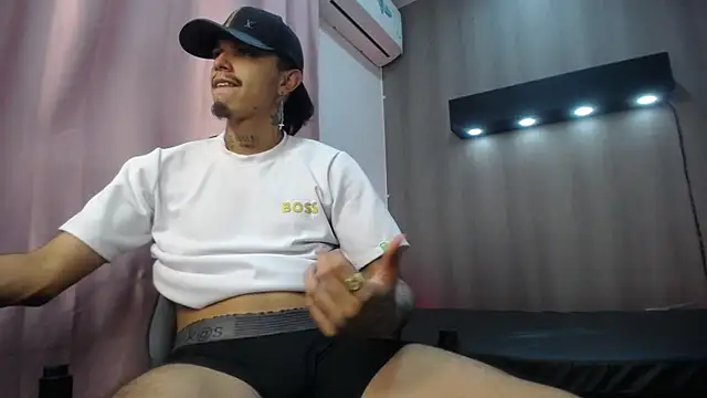 Chatroom XXX en direct de Tayson_Hot