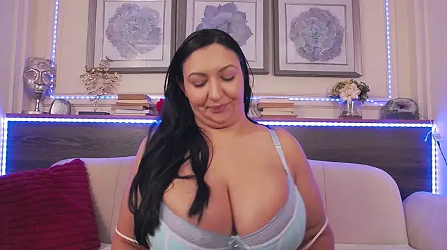 BustyEva_ élő XXX-chatje