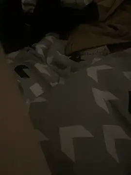 adamdamn: διαδικτυακό σόου στην κάμερα