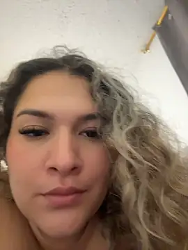 Sara_smiiith211 - beer on my tits in public