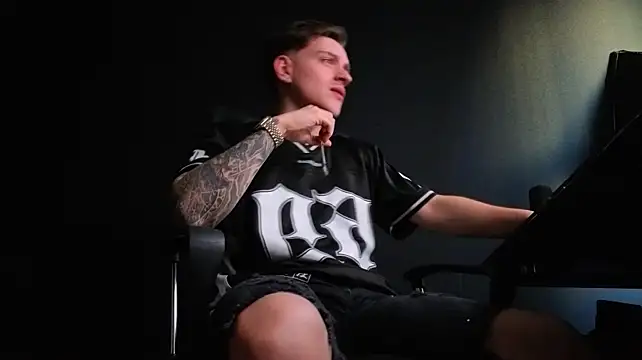 Czat XXX na żywo – FelixStarkk