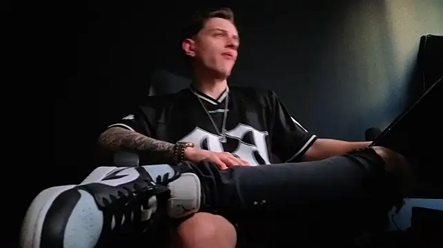 FelixStarkk 라이브 XXX 채팅