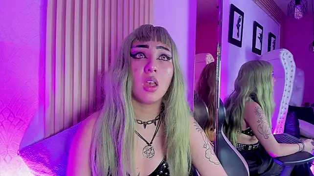 XXX chat uživo modela Pola_Pnk