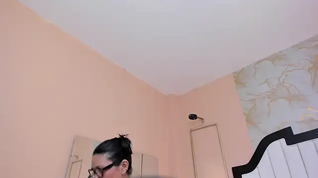 Brenda_Williams - Spit tits and massage nipples