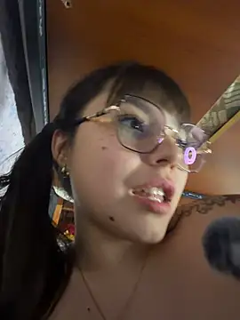 Vicky__11 - show ass dildo red