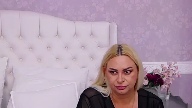 JulieRossini - 😈 Striptease & Blowjob💦