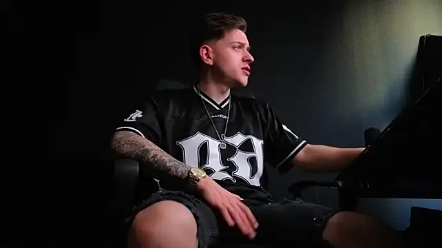 FelixStarkk Adlı Modelin Canlı XXX Sohbeti