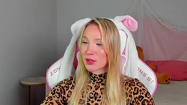 ElaraVoltagen Live XXX chat