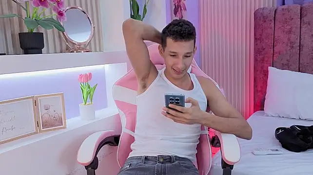 AlphaMarco live XXX chat
