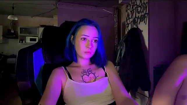 AnnieTouch - show belly