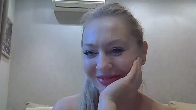 ZarinaSwift 现场XXX聊天