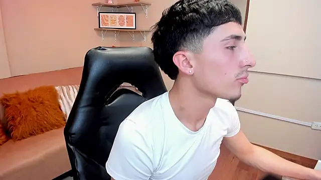 Chatroom XXX en direct de Benji23_