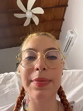 Chat XXX en directo de YunoRose_