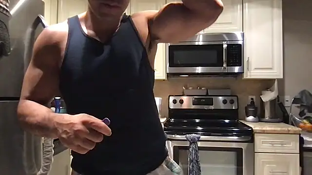 BigGuyMuscle XXX чат на живо