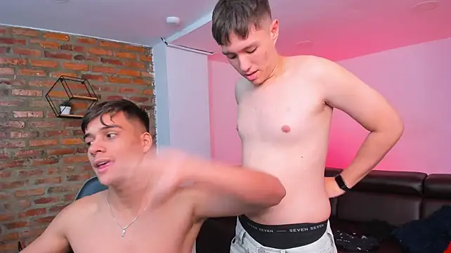 Spaceboyss18n Live XXX chat
