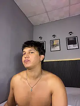Leo_Savage_ Adlı Modelin Canlı XXX Sohbeti