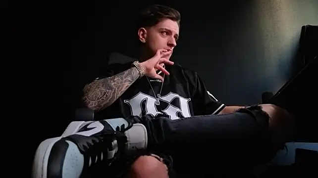 FelixStarkk élő XXX-chatje