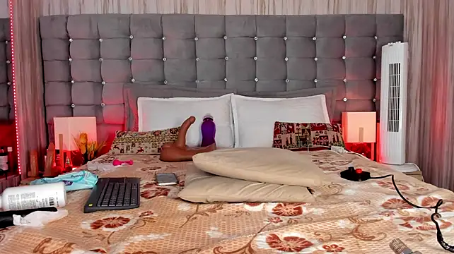 Poacahontasfg - I play with my pussy 💋
