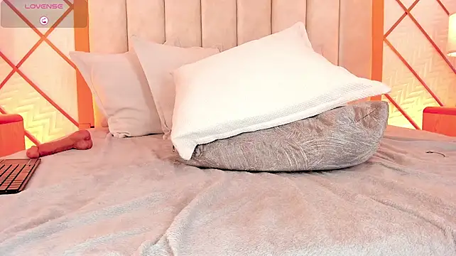 TahliaMoreau - 🍑Oiled ass + Hard spanks🍑