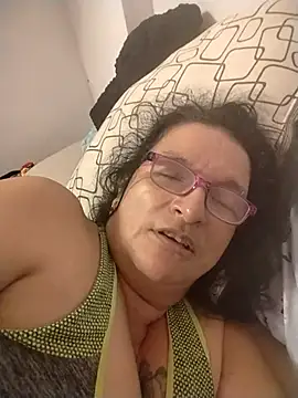 צ'אט XXX בשידור חי של consentidamummy09