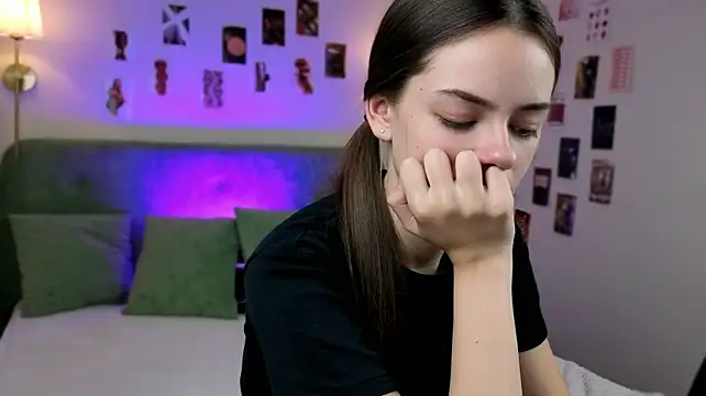 Kiara_beauty - put on mini shorts