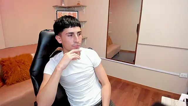 Benji23_ live XXX chat