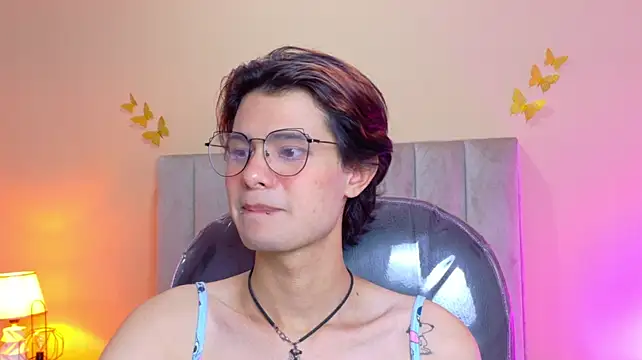 Derek_Sinn Chat XXX in diretta
