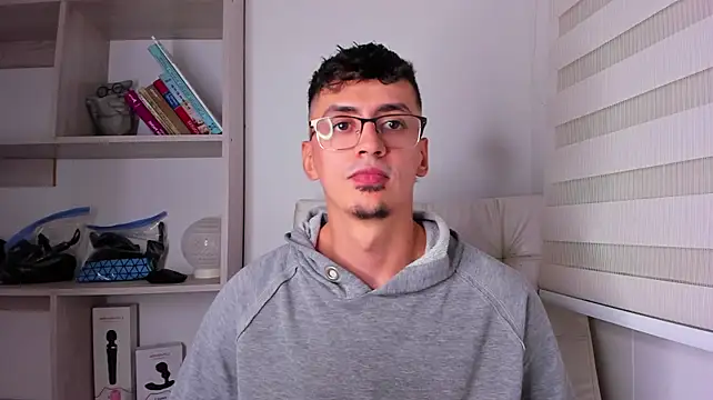 Aaron_Tate Adlı Modelin Canlı XXX Sohbeti