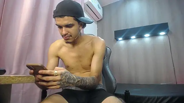 Tayson_Hot: απευθείας συνομιλία ΧΧΧ