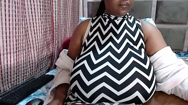 CHOCOLATEDARKBUSTYX's Live XXX Chat