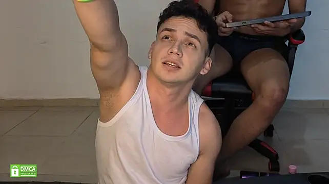 Chatroom XXX en direct de GoldenBoyDuo