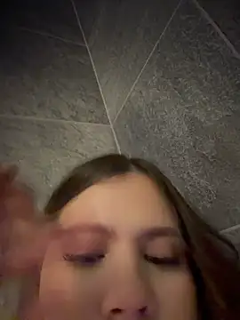 issa_baby2 Chat XXX live