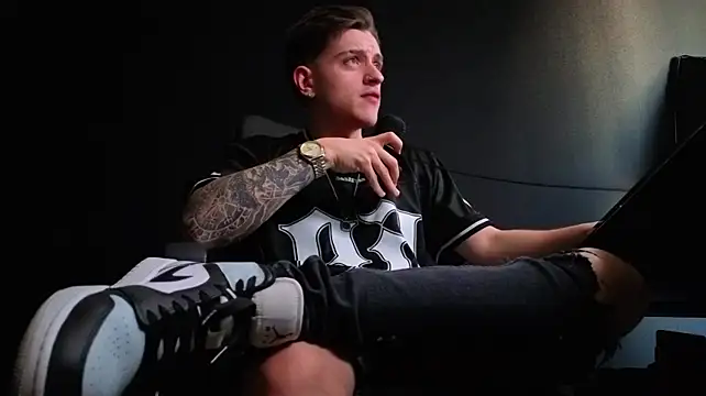 FelixStarkk – Naživo XXX chat