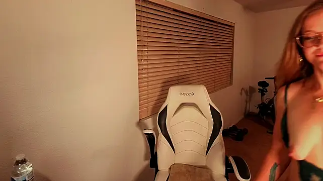 Britteebee - squirt