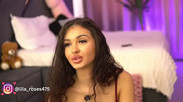 LilaRoses' Live XXX Chat