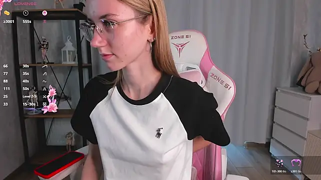 NellieEinspahr - Pinch my nipples