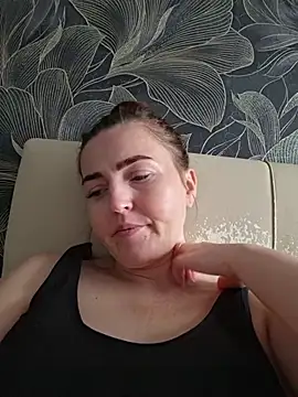 MilaMature's Live XXX Chat