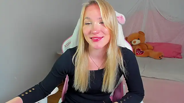 ElaraVoltage's Live XXX Chat