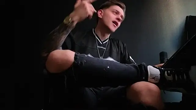 FelixStarkk 라이브 XXX 채팅