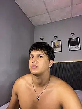 Leo_Savage_ লাইভ XXX চ্যাট