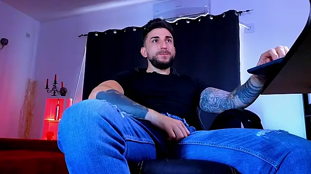 MightyAaron66 Live XXX-Chat