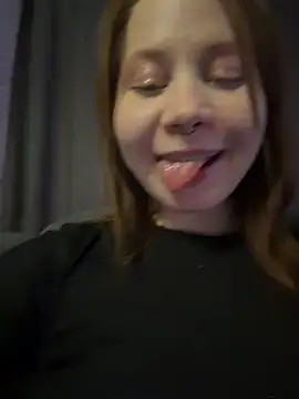 SlavicCandy - flash slutty ass in public
