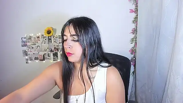צ'אט XXX בשידור חי של Conie_Squirtt