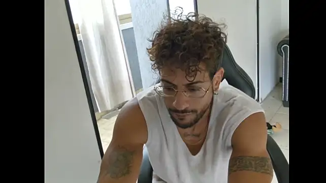ItalianShadow Chat XXX live