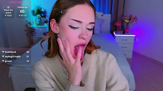 Adetta Chat XXX in diretta