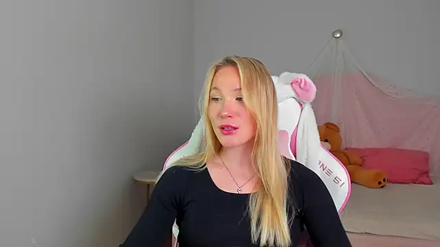 ElaraVoltage's Live XXX Chat