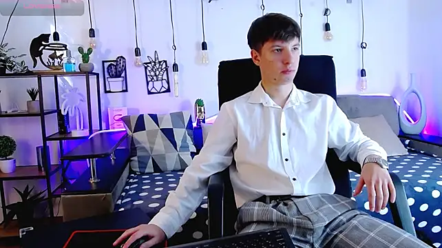 צ'אט XXX בשידור חי של ThomasEdisonn
