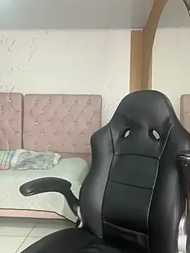 Sofia_SecretX - play with mys tits